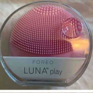 Luna play and skin Iceland patches